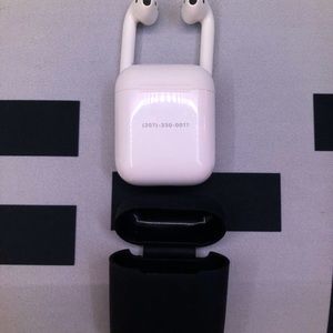 AirPods 2nd Gen w/charging cable and charging case